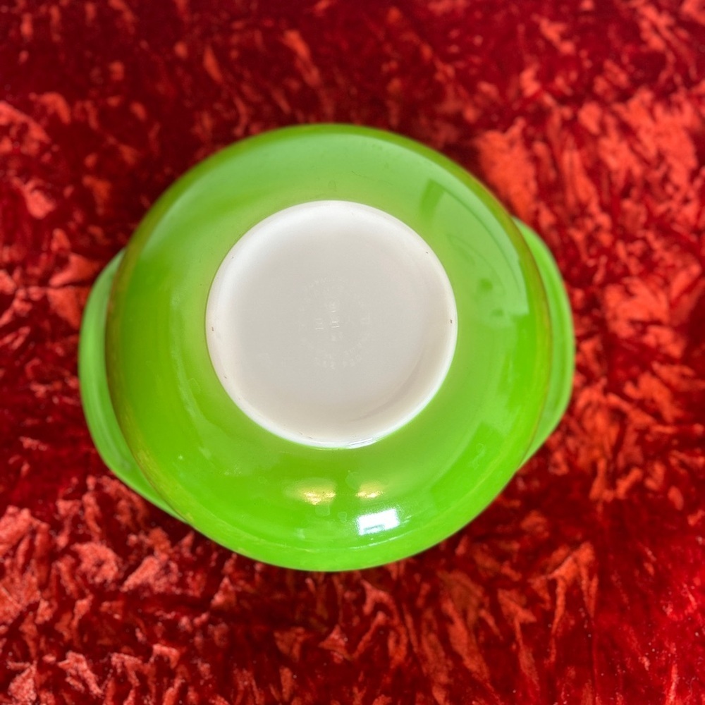 Pyrex Kelly Green Bowl - Picture 7 of 8